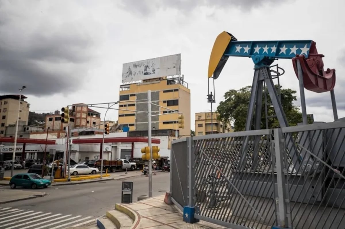 La UE se viste de azul para cambiar la faz política en Venezuela: ¿un golpe petrolero contra el gobierno chavista?