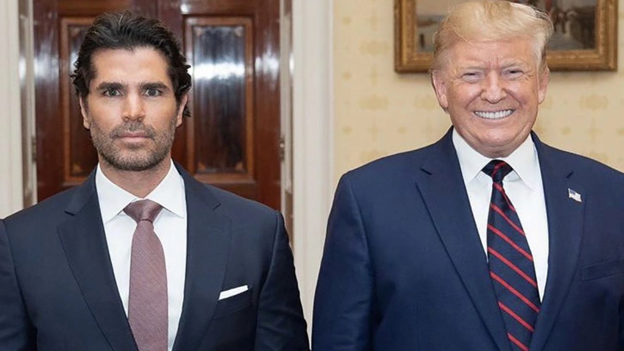 El México y Estados Unidos se unen en Navidad: Eduardo Verástegui, estrella de cine mexicano, recibe honrado en la Casa Blanca por el Presidente Trump.