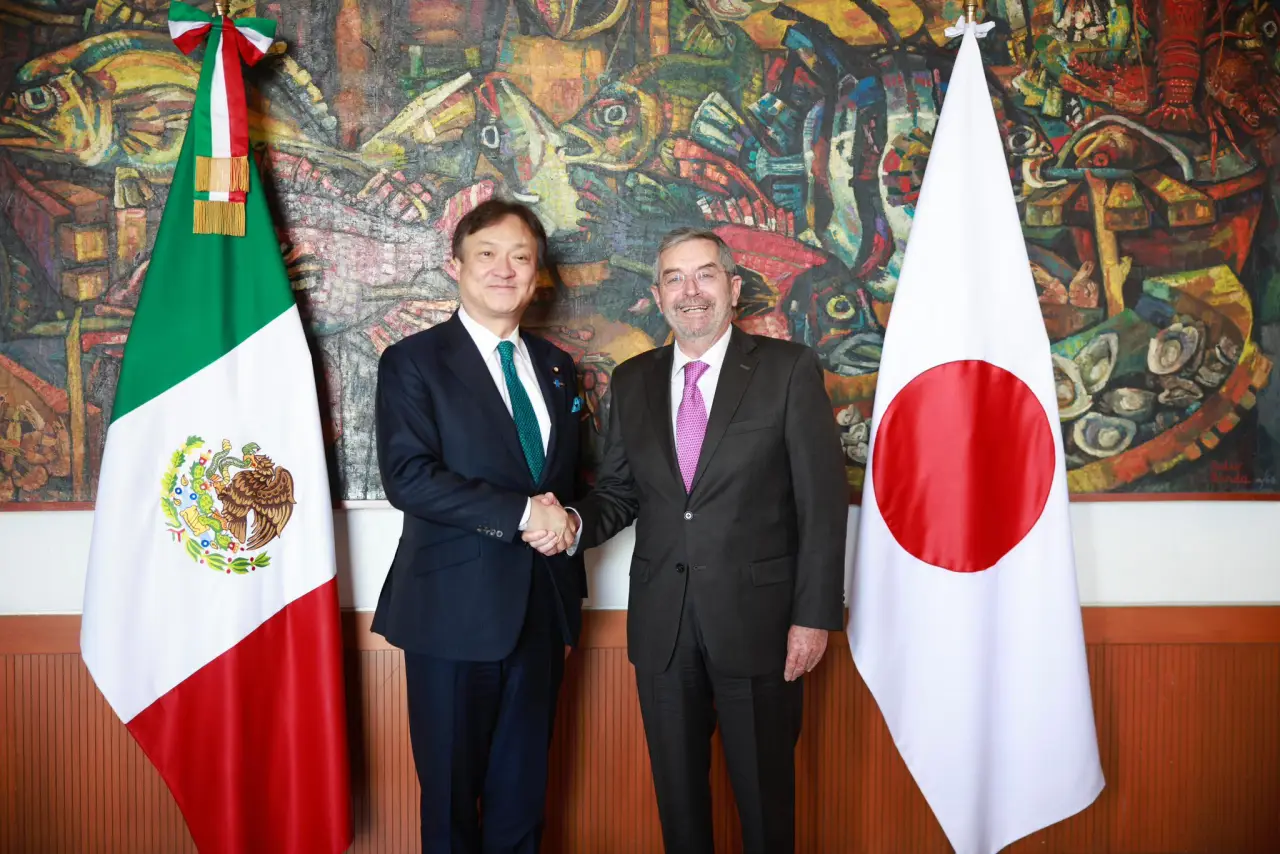 "Amistad y Negocios en Foco: Diplomacia y Cooperación entre México y Japón"