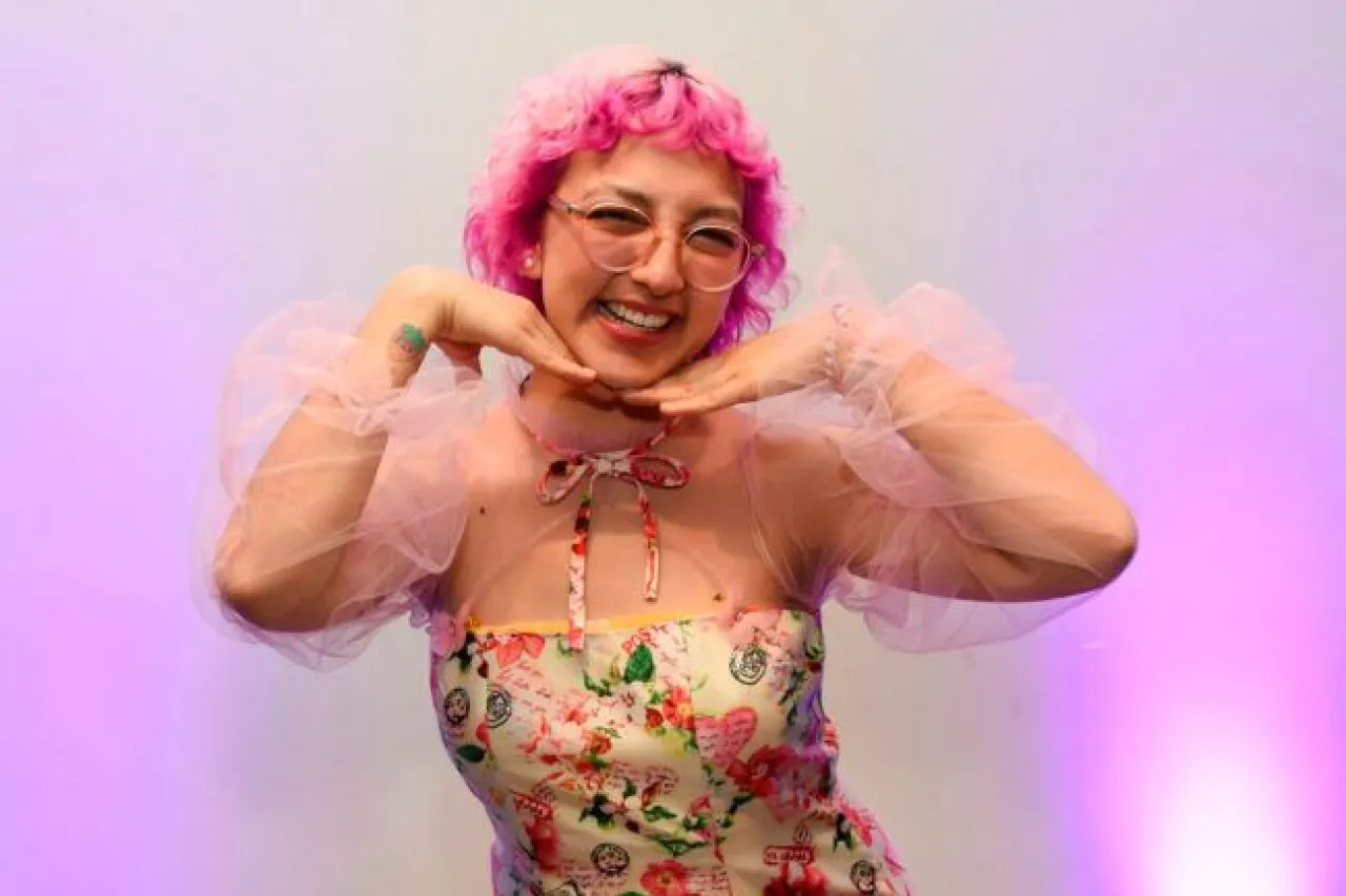 La joven estrella del lago, Frida Araujo, regresa con fuerza a la pantalla en la emocionante nueva temporada de LOL.