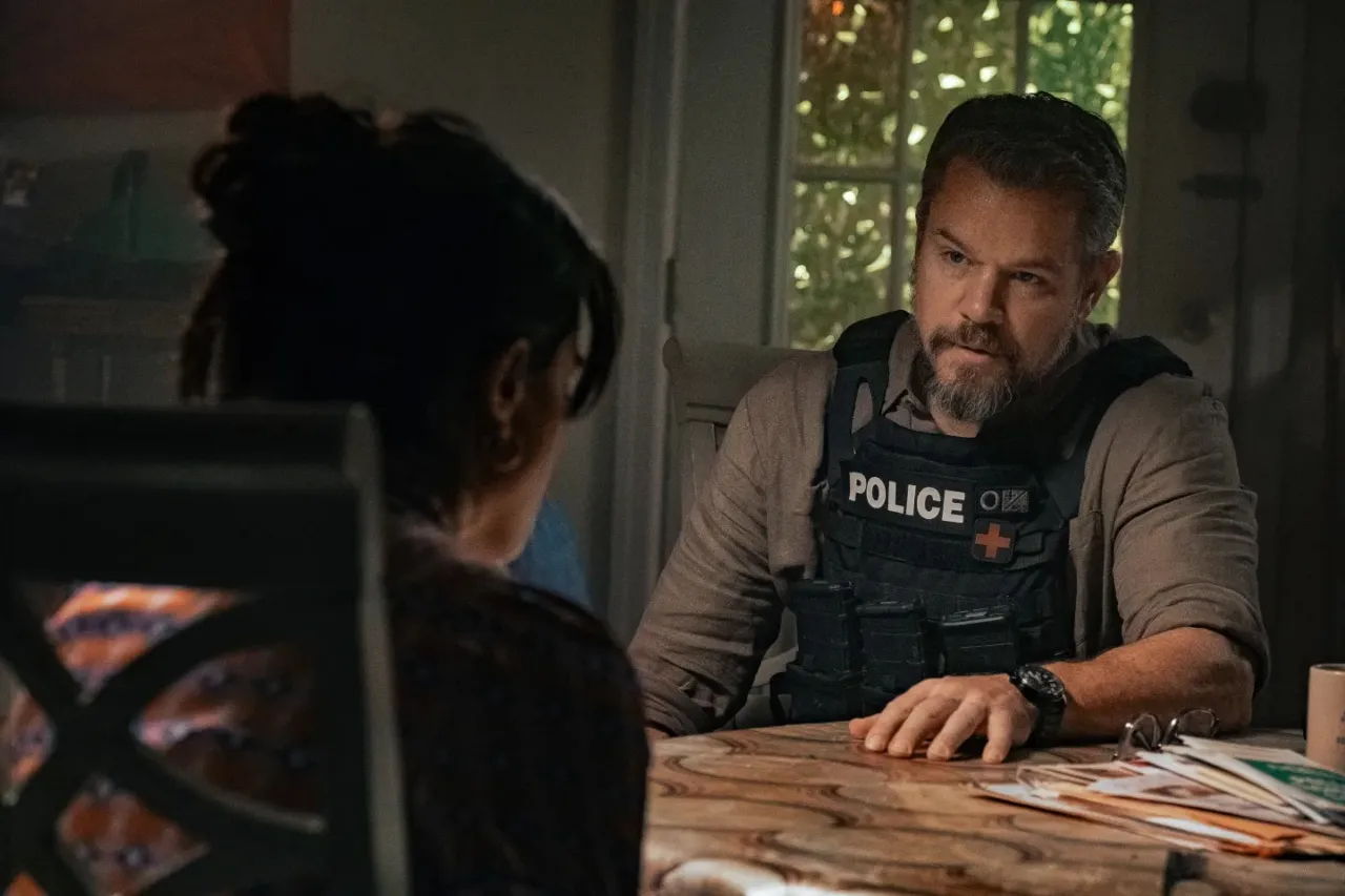 "Corrupción sin Fronteras: Policías de dos Caras Descubren Múltiples Millones en Un Desembarco de la Justicia"