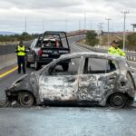 Abandonan vehículo en llamas en el Circuito Exterior; no hallan a los ocupantes